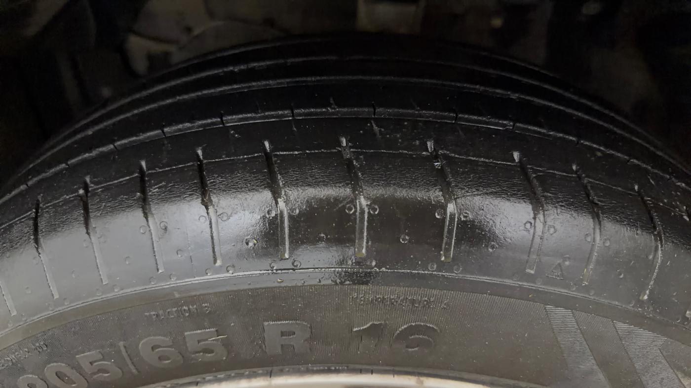 2017 Maruti Vitara Brezza ZDI PLUS, Diesel, Manual, 1,38,568 km, Left Front Tyre Tread