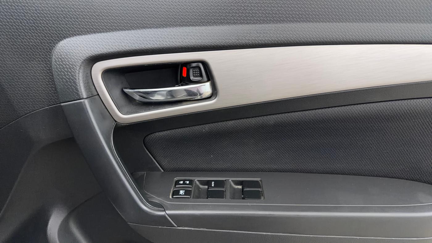 2017 Maruti Vitara Brezza ZDI PLUS, Diesel, Manual, 1,38,568 km, Driver Side Door Panels Control