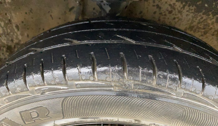2014 Maruti Alto 800 LXI, Petrol, Manual, 1,03,856 km, Right Front Tyre Tread
