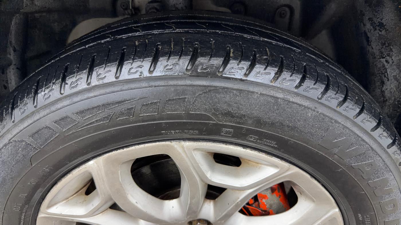 2016 Ford Ecosport TREND 1.5L PETROL, CNG, Manual, 74,329 km, Right Front Tyre Tread