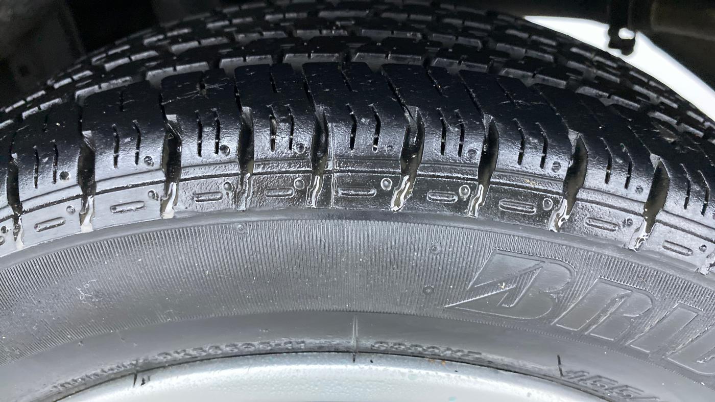 2015 Maruti Alto K10 VXI P, Petrol, Manual, 13,610 km, Left Rear Tyre Tread