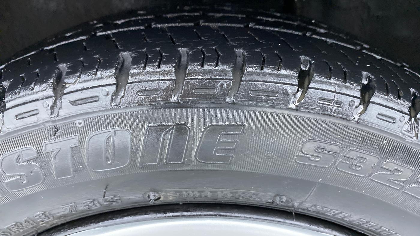 2015 Maruti Alto K10 VXI P, Petrol, Manual, 13,610 km, Left Front Tyre Tread