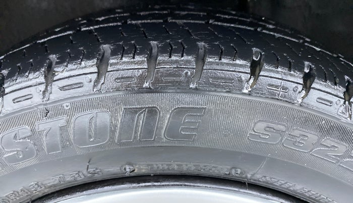 2015 Maruti Alto K10 VXI P, Petrol, Manual, 13,610 km, Left Front Tyre Tread