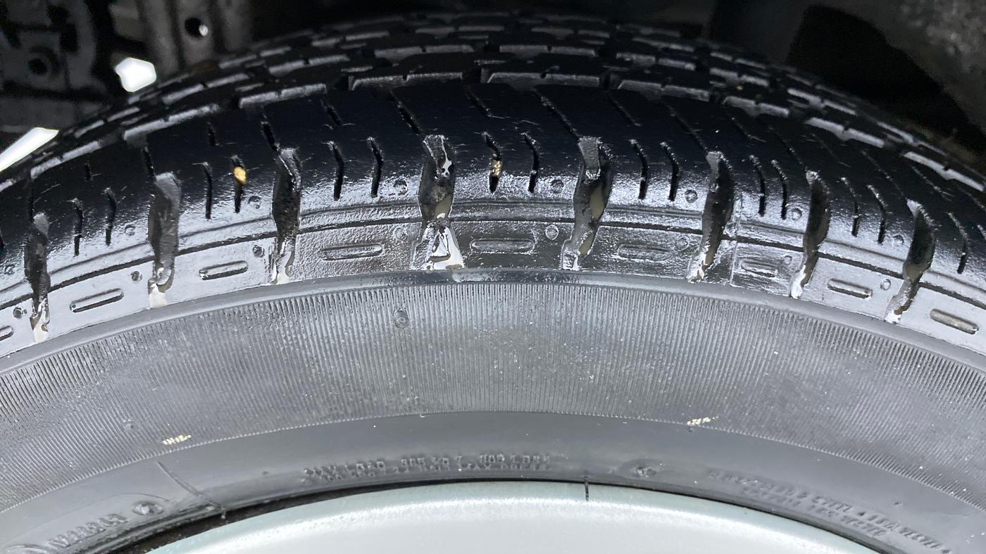 2015 Maruti Alto K10 VXI P, Petrol, Manual, 13,610 km, Right Rear Tyre Tread