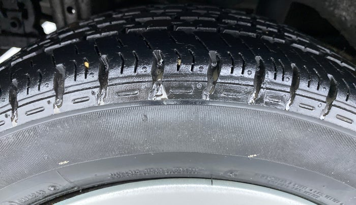 2015 Maruti Alto K10 VXI P, Petrol, Manual, 13,610 km, Right Rear Tyre Tread