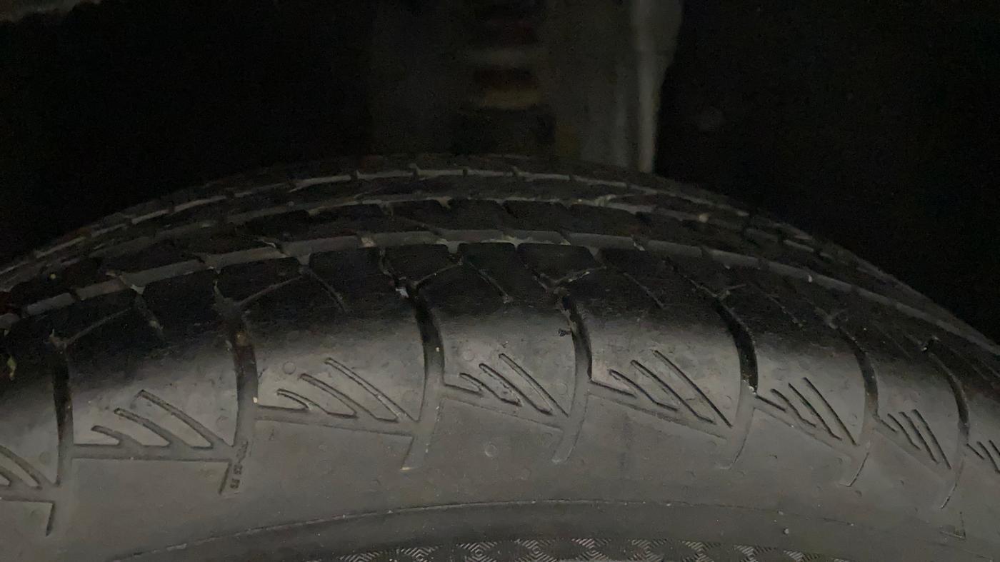2022 Hyundai ALCAZAR PLATINUM(O) 7STR 2.0 AT, Petrol, Automatic, 31,942 km, Left Rear Tyre Tread