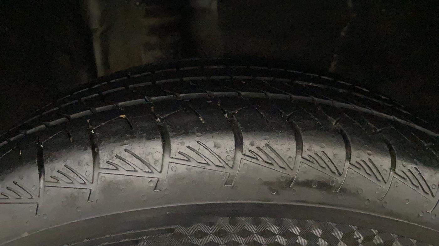 2022 Hyundai ALCAZAR PLATINUM(O) 7STR 2.0 AT, Petrol, Automatic, 31,942 km, Right Rear Tyre Tread