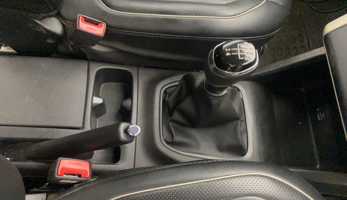 2021 Renault TRIBER RXZ, Petrol, Manual, 26,625 km, Gear Lever