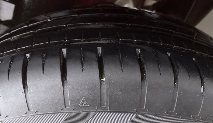 2022 Maruti Swift ZXI+ DUAL TONE , Petrol, Manual, 13,143 km, Right Rear Tyre Tread