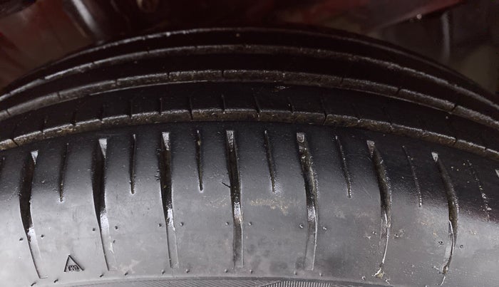 2022 Maruti Swift ZXI+ DUAL TONE , Petrol, Manual, 13,143 km, Right Front Tyre Tread
