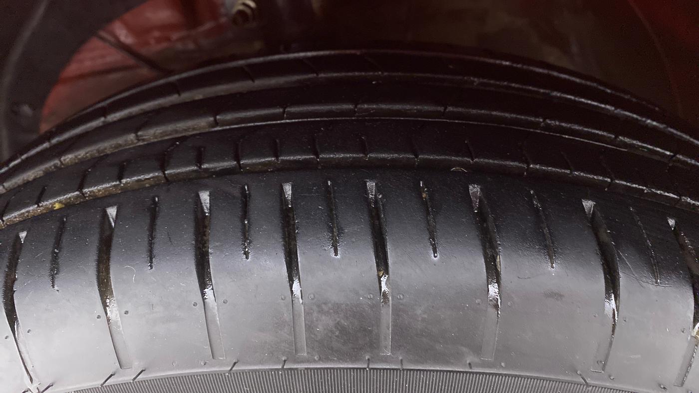 2022 Maruti Swift ZXI+ DUAL TONE , Petrol, Manual, 13,143 km, Left Front Tyre Tread