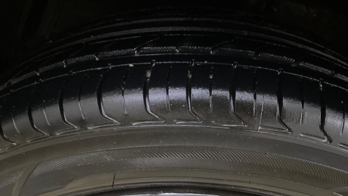 2016 Maruti Ertiga VXI CNG, CNG, Manual, 88,892 km, Left Front Tyre Tread