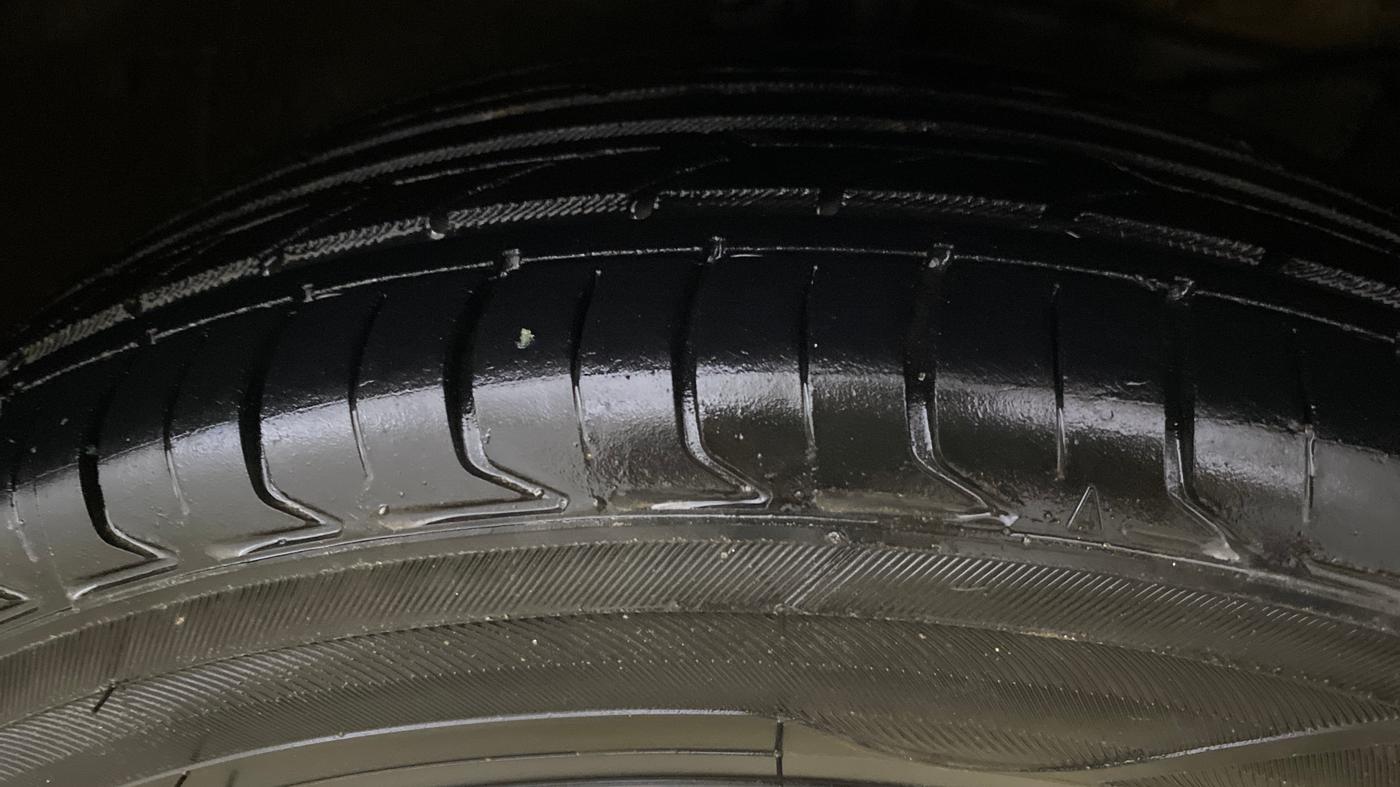 2016 Maruti Ertiga VXI CNG, CNG, Manual, 88,892 km, Right Front Tyre Tread