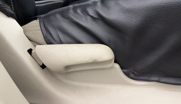 2020 Maruti Celerio VXI CNG, CNG, Manual, 1,06,854 km, Driver Side Adjustment Panel