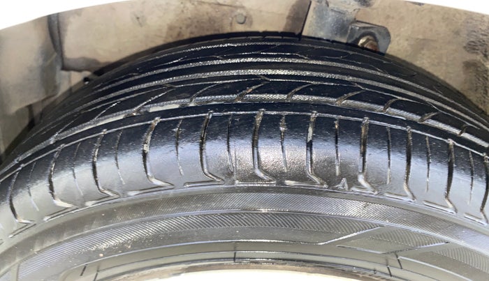 2016 Maruti Celerio VXI CNG, CNG, Manual, 71,885 km, Left Front Tyre Tread