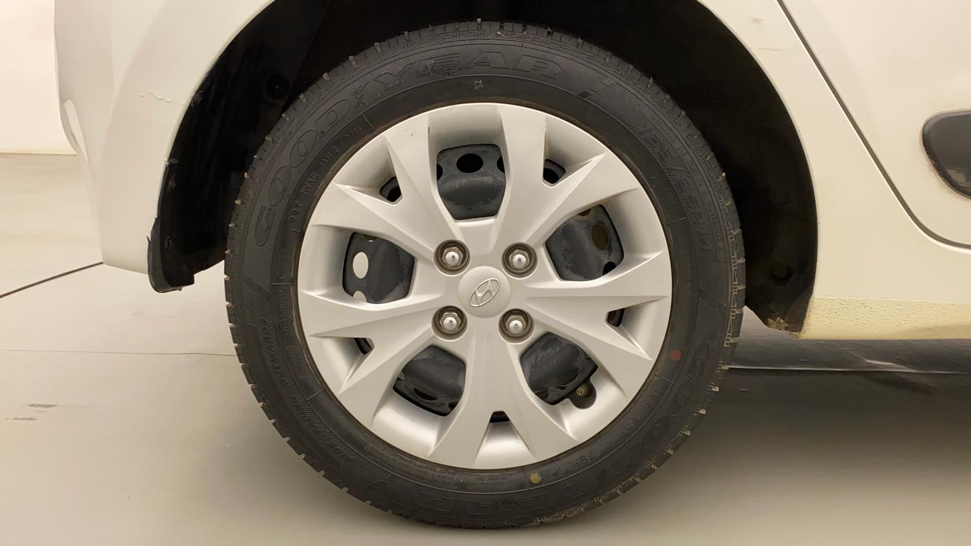 2014 Hyundai Grand i10 SPORTZ 1.2 KAPPA VTVT, Petrol, Manual, 13,653 km, Right Rear Wheel