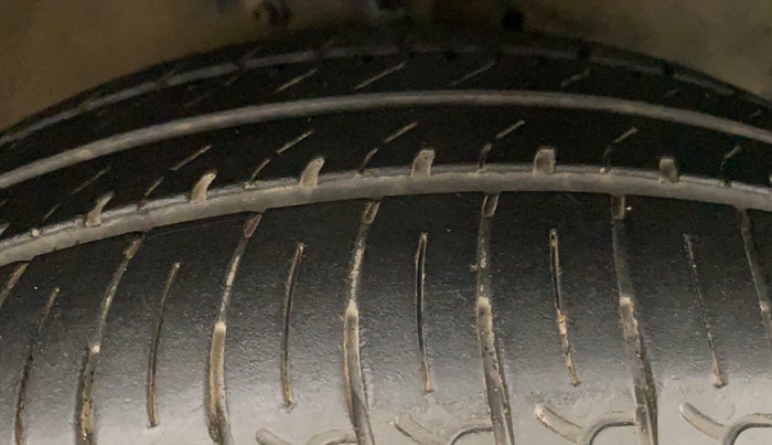 2014 Maruti Celerio VXI AMT, Petrol, Automatic, 68,907 km, Right Front Tyre Tread