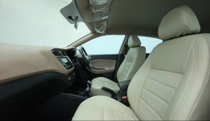 2018 Hyundai Elite i20 ASTA 1.4 CRDI (O), Diesel, Manual, 81,527 km, Right Side Front Door Cabin