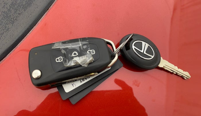 2016 Tata Tiago XZ PETROL, Petrol, Manual, 57,146 km, Key Close Up