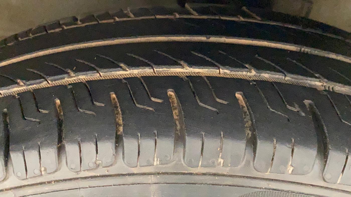 2011 Maruti Swift Dzire VDI, Diesel, Manual, 79,474 km, Left Front Tyre Tread