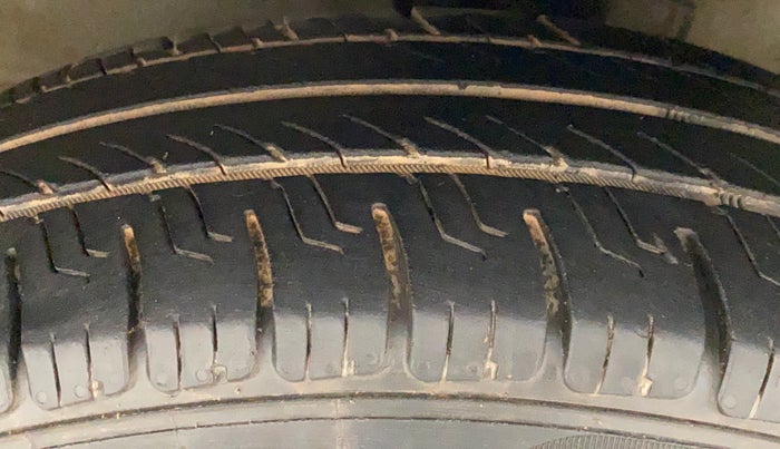 2011 Maruti Swift Dzire VDI, Diesel, Manual, 79,474 km, Left Front Tyre Tread