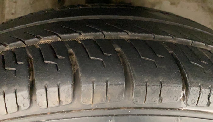 2011 Maruti Swift Dzire VDI, Diesel, Manual, 79,474 km, Right Front Tyre Tread