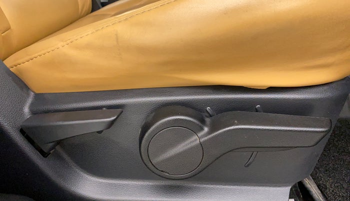 2021 Mahindra Thar LX PETROL HT 4WD AT, Petrol, Automatic, 12,452 km, Driver Side Adjustment Panel