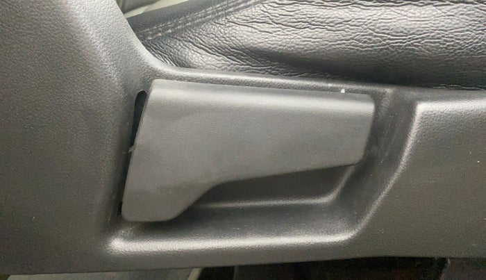 2019 Renault TRIBER RXZ, Petrol, Manual, 37,121 km, Driver Side Adjustment Panel