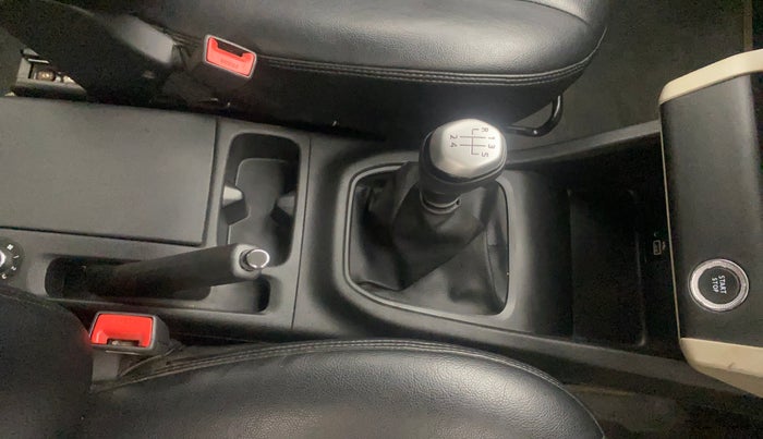 2019 Renault TRIBER RXZ, Petrol, Manual, 37,121 km, Gear Lever