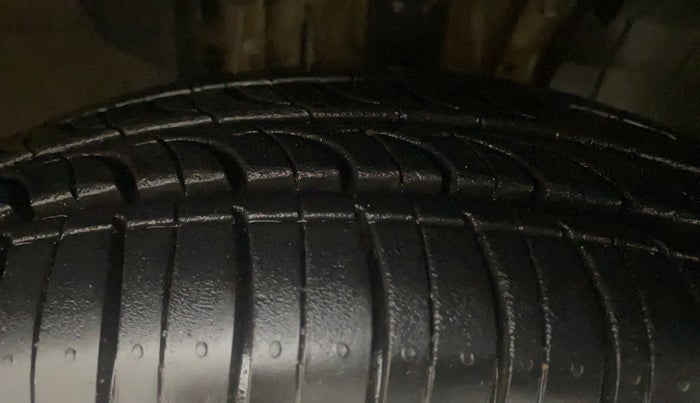 2019 Renault TRIBER RXZ, Petrol, Manual, 37,121 km, Right Front Tyre Tread