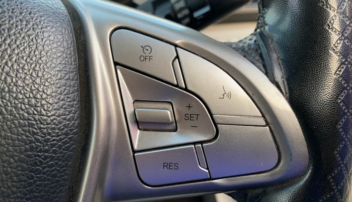 2023 Mahindra XUV300 W8 (O) 1.2 PETROL, Petrol, Manual, 30,905 km, Adaptive Cruise Control