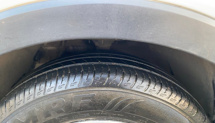 2023 Mahindra XUV300 W8 (O) 1.2 PETROL, Petrol, Manual, 30,905 km, Left Front Tyre Tread