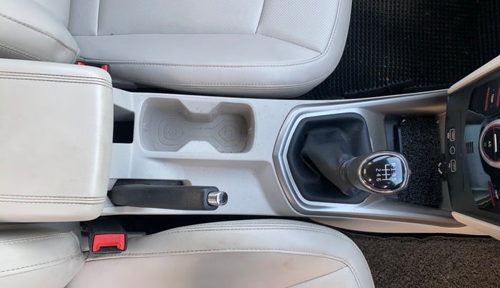 2023 Mahindra XUV300 W8 (O) 1.2 PETROL, Petrol, Manual, 30,905 km, Gear Lever