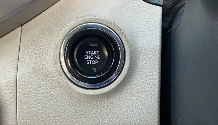 2023 Mahindra XUV300 W8 (O) 1.2 PETROL, Petrol, Manual, 30,905 km, Keyless Start/ Stop Button