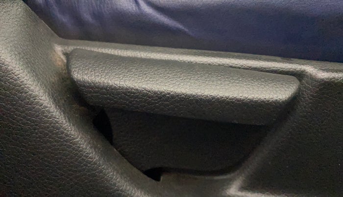 2012 Hyundai Eon MAGNA +, Petrol, Manual, 62,833 km, Driver Side Adjustment Panel