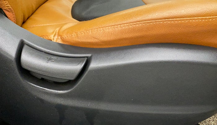2017 Hyundai Creta E PLUS 1.6 PETROL, Petrol, Manual, 22,591 km, Driver Side Adjustment Panel