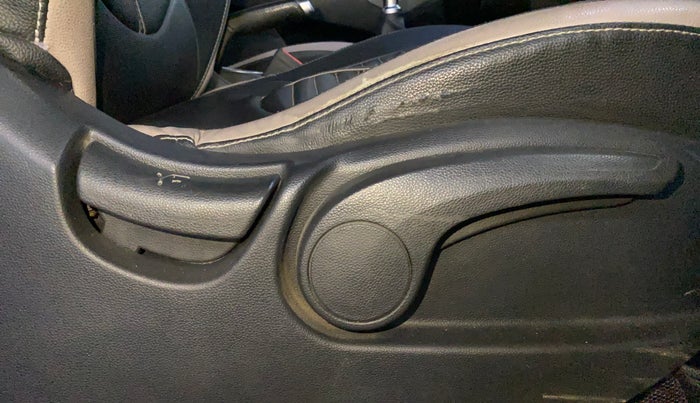 2016 Hyundai Creta S 1.6 PETROL, Petrol, Manual, 94,050 km, Driver Side Adjustment Panel