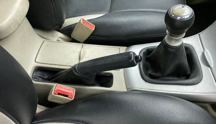 2012 Toyota Corolla Altis J, Petrol, Manual, 80,707 km, Gear Lever