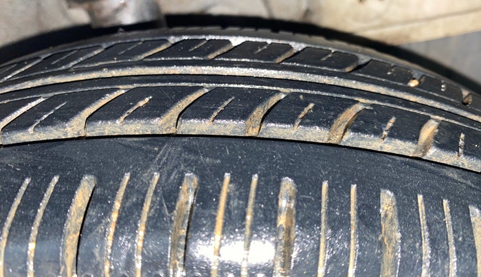 2013 Hyundai Eon ERA +, Petrol, Manual, 17,366 km, Right Front Tyre Tread