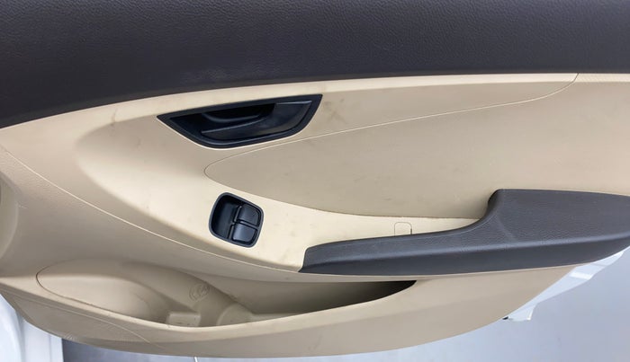 2013 Hyundai Eon ERA +, Petrol, Manual, 17,366 km, Driver Side Door Panels Control