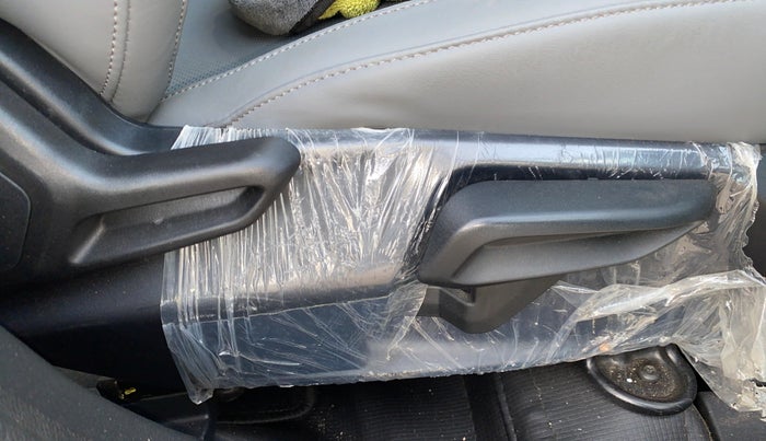 2025 Tata NEXON Fearless Plus (PS) 1.2 iCNG 6MT Dual Tone, CNG, Manual, 8,858 km, Driver Side Adjustment Panel