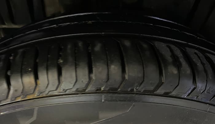 2022 Maruti XL6 ZETA MT, Petrol, Manual, 86,392 km, Right Rear Tyre Tread