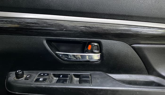 2022 Maruti XL6 ZETA MT, Petrol, Manual, 86,392 km, Driver Side Door Panels Control