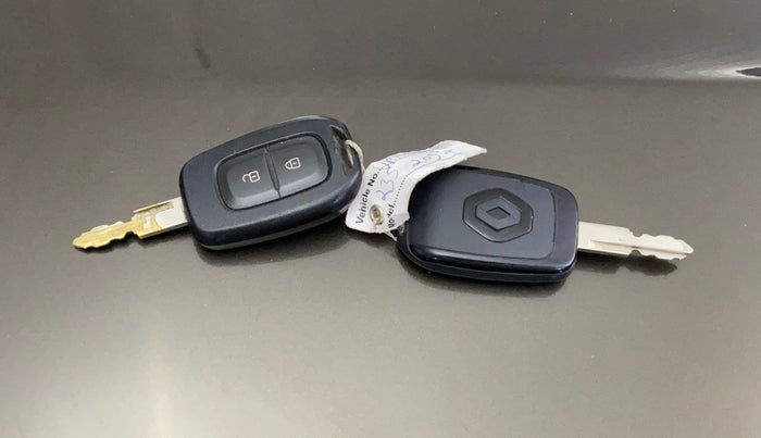 2022 Renault Kwid RXT 1.0 AMT (O), Petrol, Automatic, 31,346 km, Key Close Up