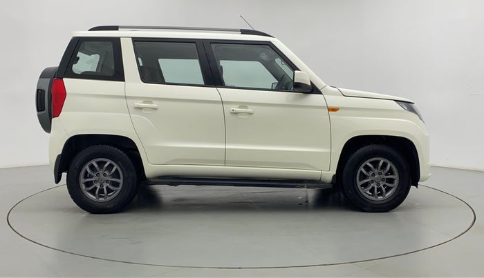 2018 Mahindra TUV300 T10 MT, Diesel, Manual, 1,19,191 km, Right Side View