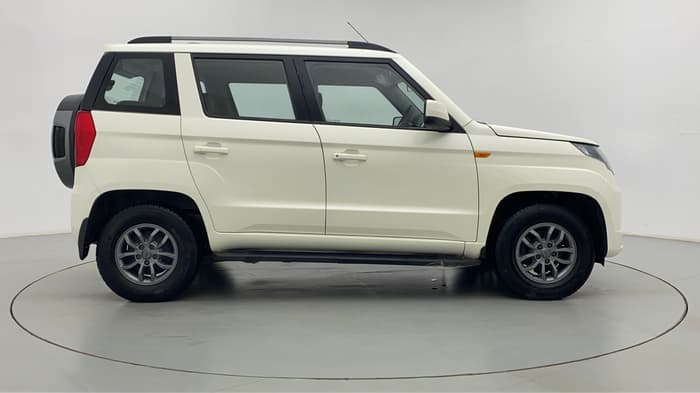 2018 Mahindra TUV300 T10 MT, Diesel, Manual, 1,19,191 km, Right Side View