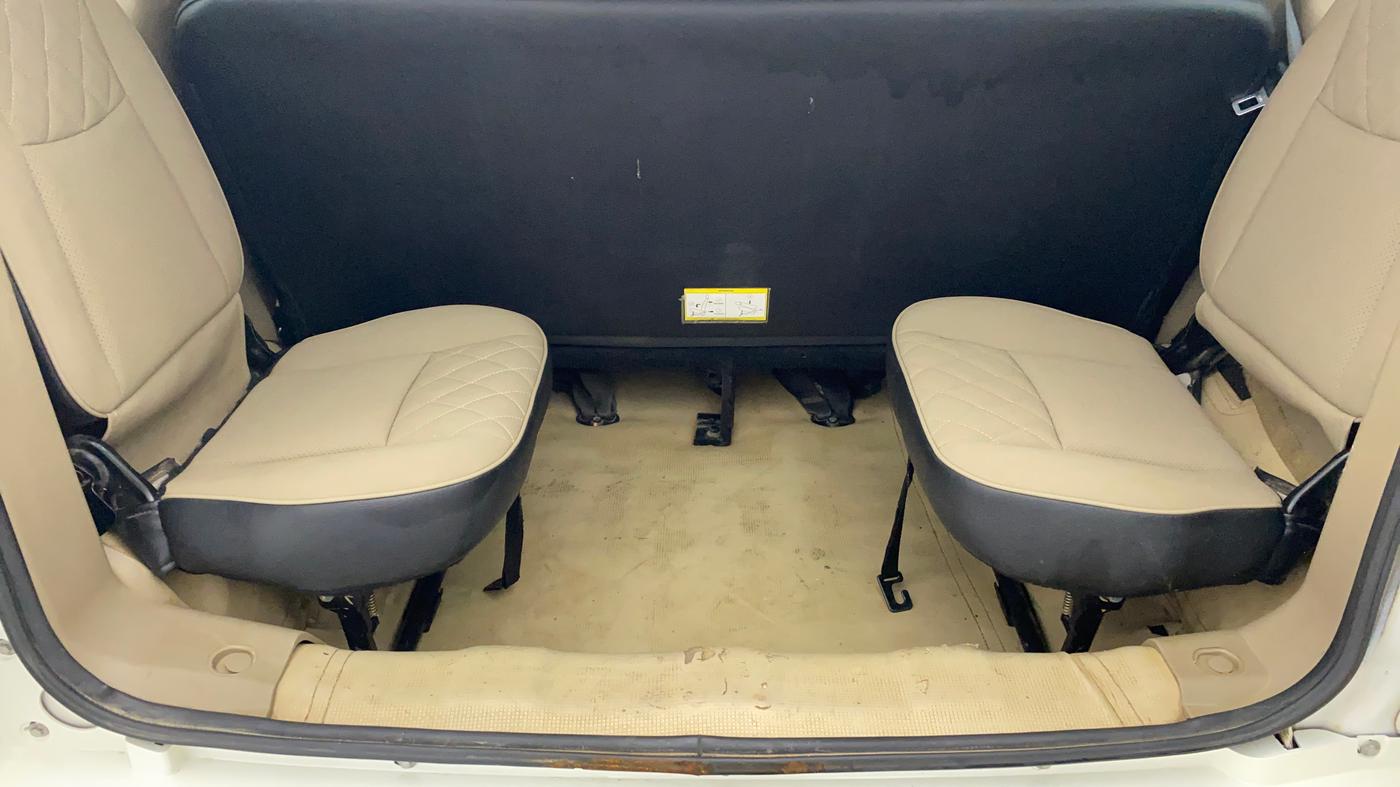 2018 Mahindra TUV300 T10 MT, Diesel, Manual, 1,19,191 km, Third Seat Row