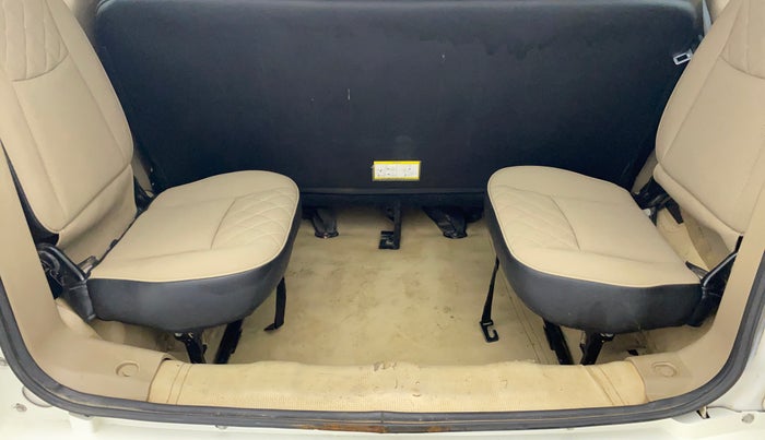 2018 Mahindra TUV300 T10 MT, Diesel, Manual, 1,19,191 km, Third Seat Row