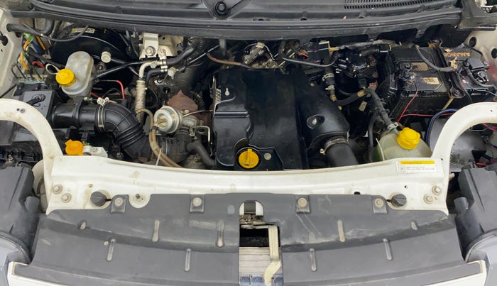 2018 Mahindra TUV300 T10 MT, Diesel, Manual, 1,19,191 km, Engine Bonet View