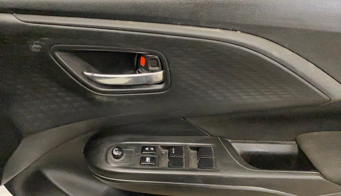 2024 Maruti Swift VXi, Petrol, Manual, 41,995 km, Driver Side Door Panels Control